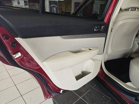 Used 2011 Subaru Outback 2.5i Premium image 10