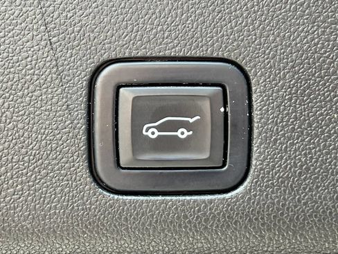 Used 2021 Chevrolet Suburban High Country AWD/4WD image 38