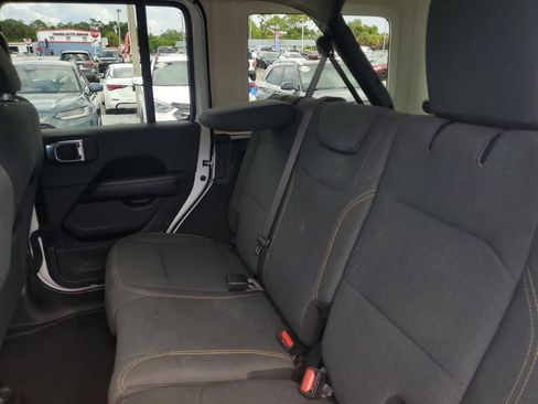 Used 2024 Jeep Wrangler Unlimited Sahara AWD/4WD image 16