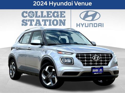 Used 2024 Hyundai Venue SEL FWD image 1