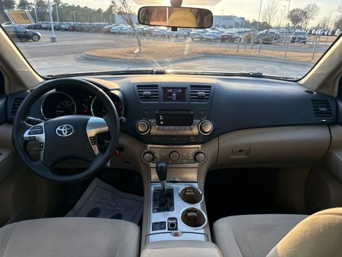 Used 2011 Toyota Highlander 2WD image 16