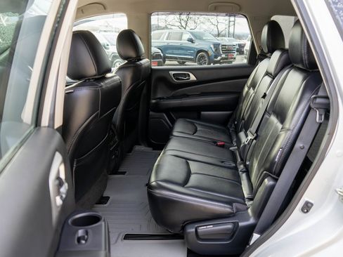 Used 2019 Nissan Pathfinder SL image 13