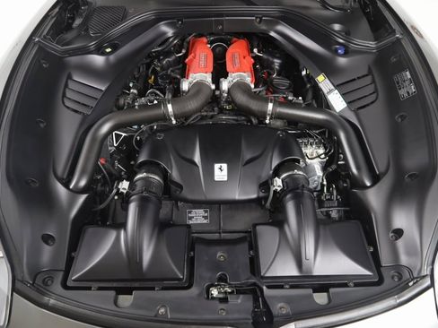 Used 2018 Ferrari California T image 92