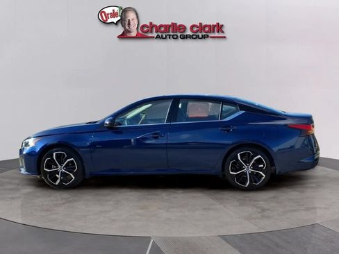 Used 2024 Nissan Altima 2.5 SR FWD image 2