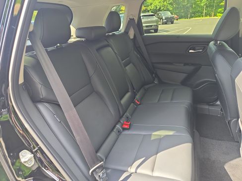 New 2025 Nissan Rogue SL w/ Tech Package image 18