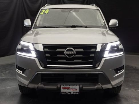Used 2024 Nissan Armada SL w/ Captain's Chairs Package AWD/4WD image 5