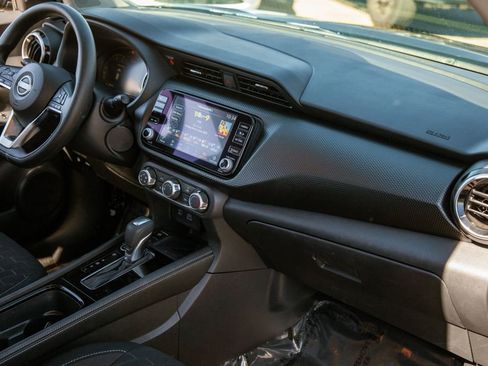 Used 2024 Nissan Kicks SV image 11