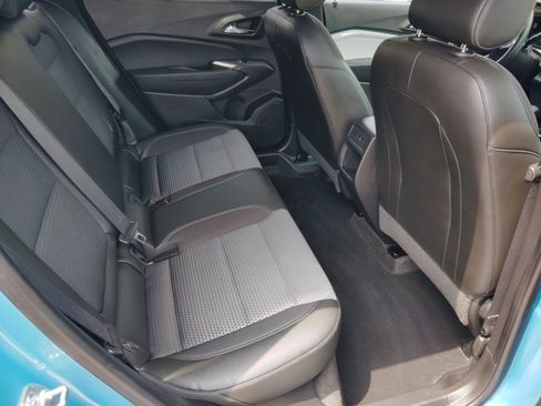 Used 2025 Chevrolet Trax LT w/ Driver Confidence Package FWD image 29