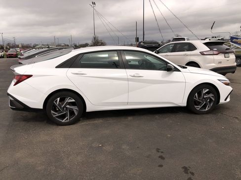 Used 2025 Hyundai Elantra Sport image 6