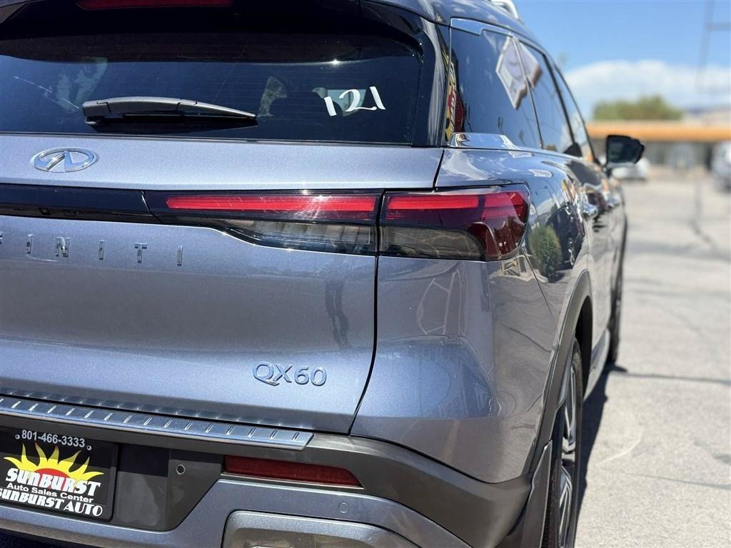 Used 2023 INFINITI QX60 Sensory w/ Cargo Package AWD/4WD image 14