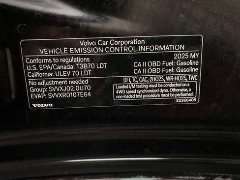 Used 2025 Volvo XC40 B5 Core image 28