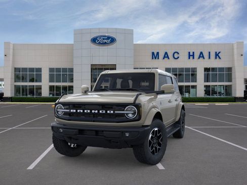 New 2025 Ford Bronco Outer Banks image 2