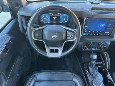Used 2025 Ford Bronco Badlands image 17
