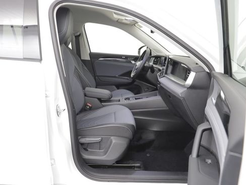New 2026 Volkswagen Tiguan SE AWD/4WD image 18
