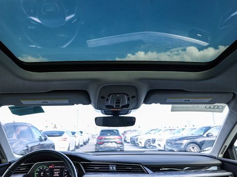 Used 2024 Audi Q8 e-tron Premium Plus w/ Premium Plus Package image 16