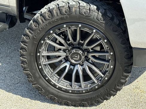 Used 2024 RAM 2500 Laramie w/ Night Edition AWD/4WD image 10