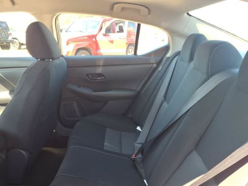 Used 2025 Nissan Sentra SV FWD image 9