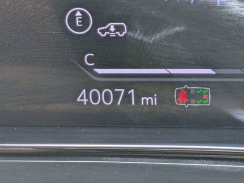 Used 2024 Cadillac Escalade ESV V image 26