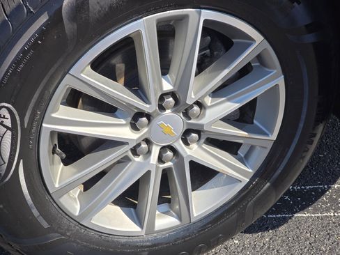 Used 2023 Chevrolet Traverse LT FWD image 19