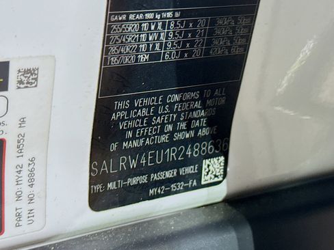 Used 2024 Land Rover Discovery Metropolitan Edition image 45