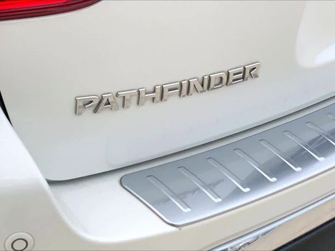 Used 2019 Nissan Pathfinder SL image 10
