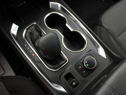 Used 2023 Chevrolet Traverse LT image 21