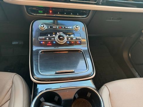 Used 2022 Lincoln Nautilus Reserve image 12