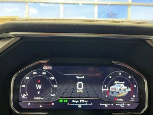 Used 2024 GMC Sierra 2500 Denali image 16