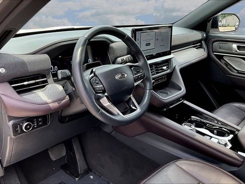 Used 2025 Ford Explorer Platinum RWD image 19