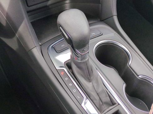 Used 2023 Chevrolet Equinox LT image 25