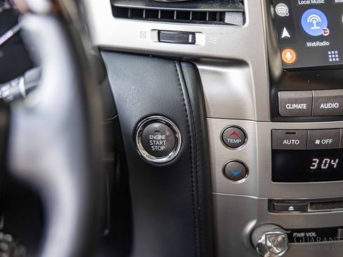 Used 2015 Lexus LX 570 4WD w/ Luxury Package image 28