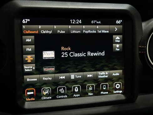 Used 2022 Jeep Wrangler Unlimited Sahara AWD/4WD image 17