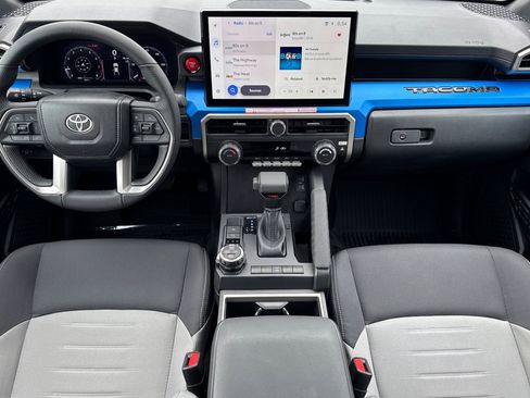 Used 2025 Toyota Tacoma TRD Off-Road image 17