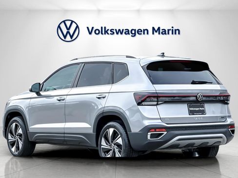 New 2026 Volkswagen Taos SE image 3