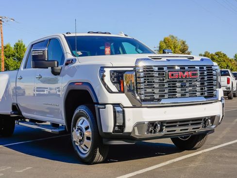 New 2026 GMC Sierra 3500 Denali w/ Denali Reserve Package AWD/4WD image 5