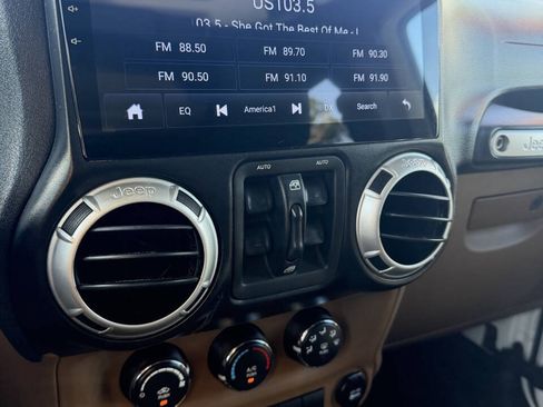 Used 2014 Jeep Wrangler Unlimited Sahara w/ Max Tow Package AWD/4WD image 10