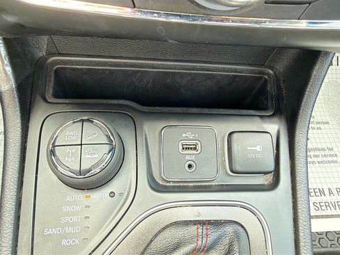 Used 2021 Jeep Cherokee Trailhawk w/ Sun, Sound & Nav Group AWD/4WD image 31