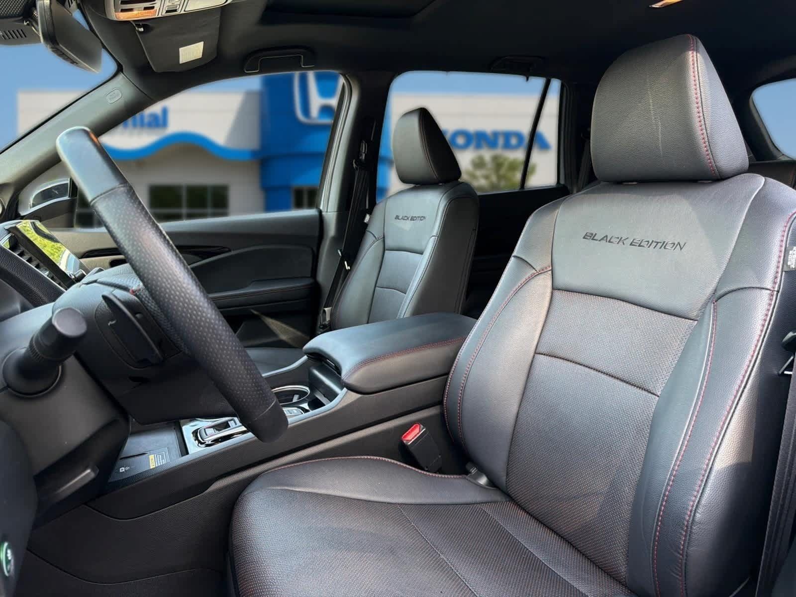 Used 2025 Honda Passport Black Edition image 13