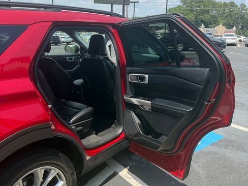 Used 2021 Ford Explorer XLT w/ Equipment Group 202A AWD/4WD image 29