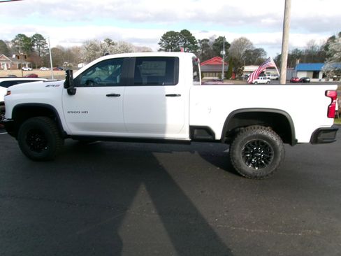 New 2026 Chevrolet Silverado 2500 ZR2 image 7