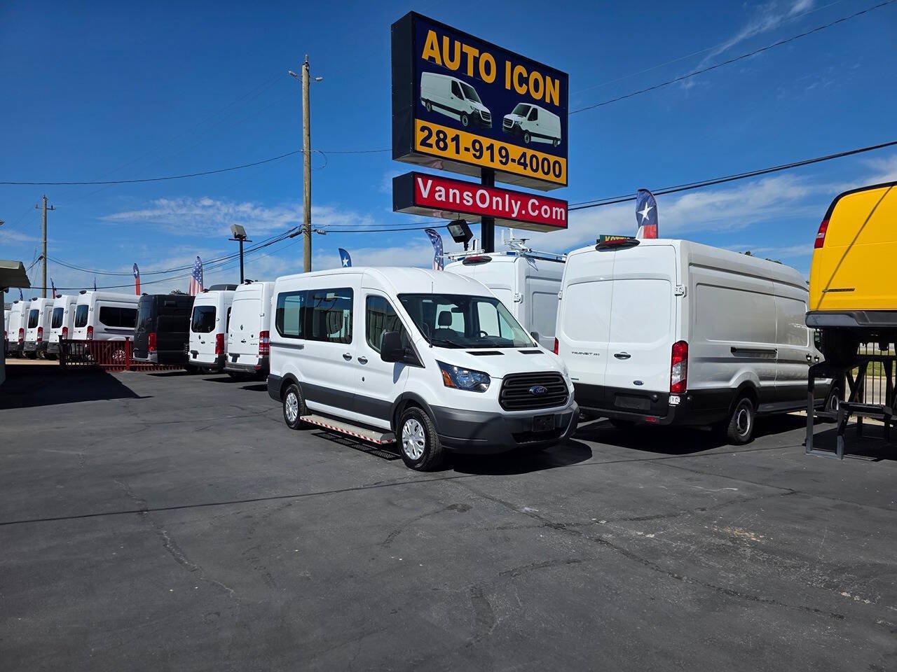 Used 2018 Ford Transit 150 XL RWD image 3