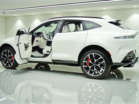 Used 2023 Aston Martin DBX 707 AWD/4WD image 6