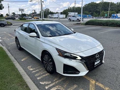 Certified 2023 Nissan Altima 2.5 SV FWD image 2