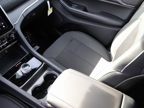 New 2025 Jeep Grand Cherokee L Laredo image 26