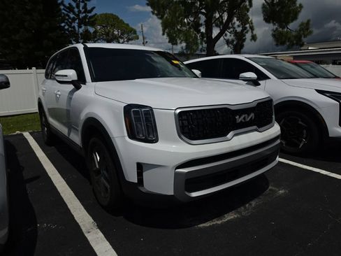 Used 2023 Kia Telluride LX FWD image 1