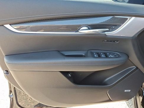 Certified 2025 Cadillac XT6 Sport w/ LPO, Floor Liner Package AWD/4WD image 9