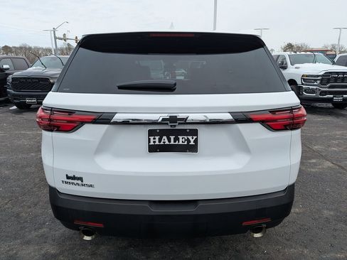 Used 2023 Chevrolet Traverse LS image 7