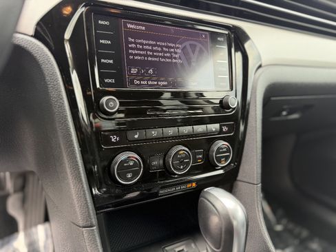 Used 2020 Volkswagen Passat 2.0T SE image 16