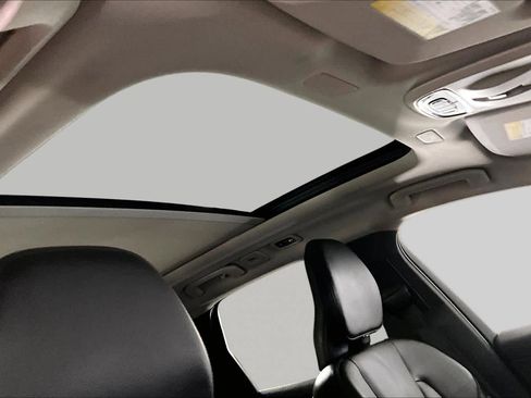 Used 2019 Volvo XC60 T5 Momentum w/ Premium Package AWD/4WD image 14