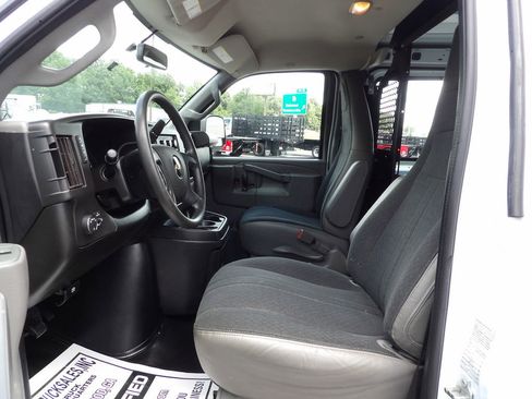 Used 2020 Chevrolet Express 2500 w/ Driver Convenience Package image 17
